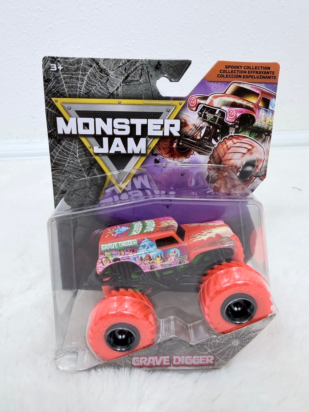 Monster Jam Grave Digger Halloween Spooky Collection 1:64 New